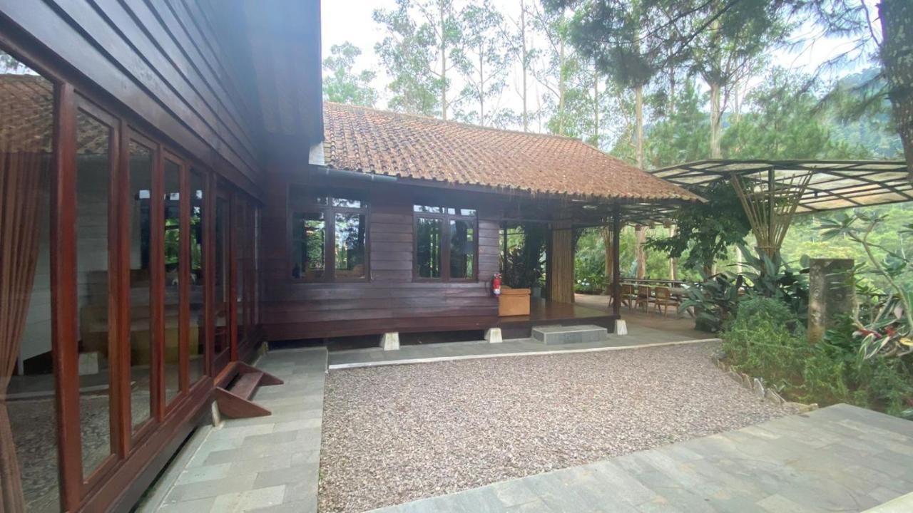 The Lodge Maribaya Lembang Bagian luar foto