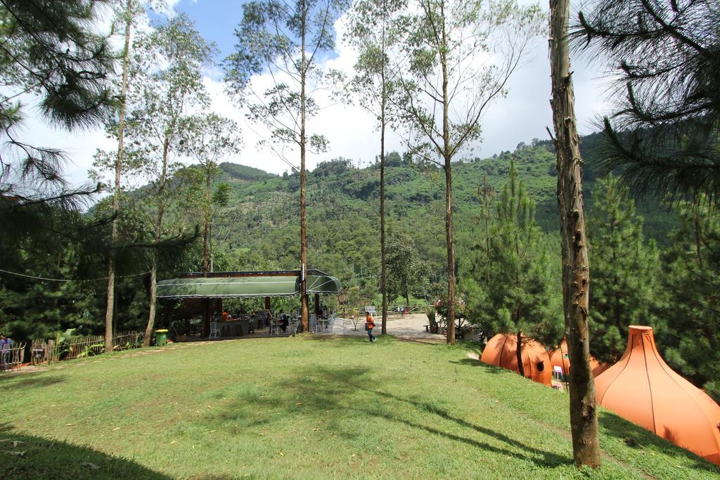 The Lodge Maribaya Lembang Bagian luar foto